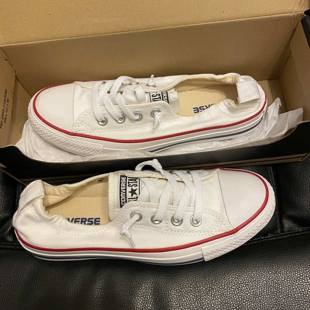 Never worn converse sneaker